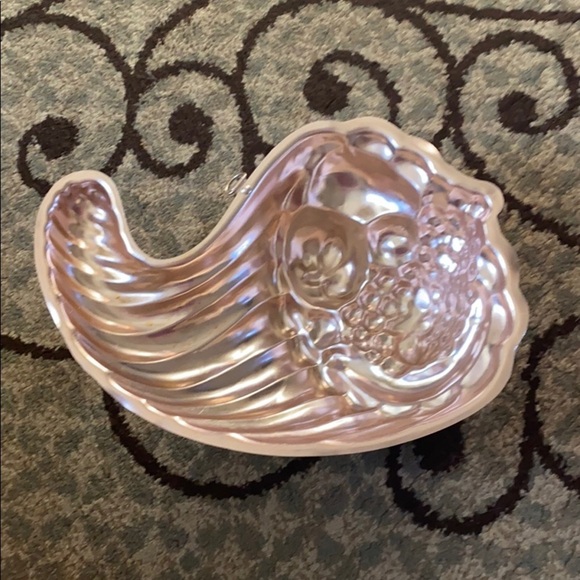 Vintage cornucopia jello mold - Picture 6 of 6